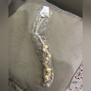 ♥️5/$20 NWT Cream & Beaded Necklace & Earrings Set